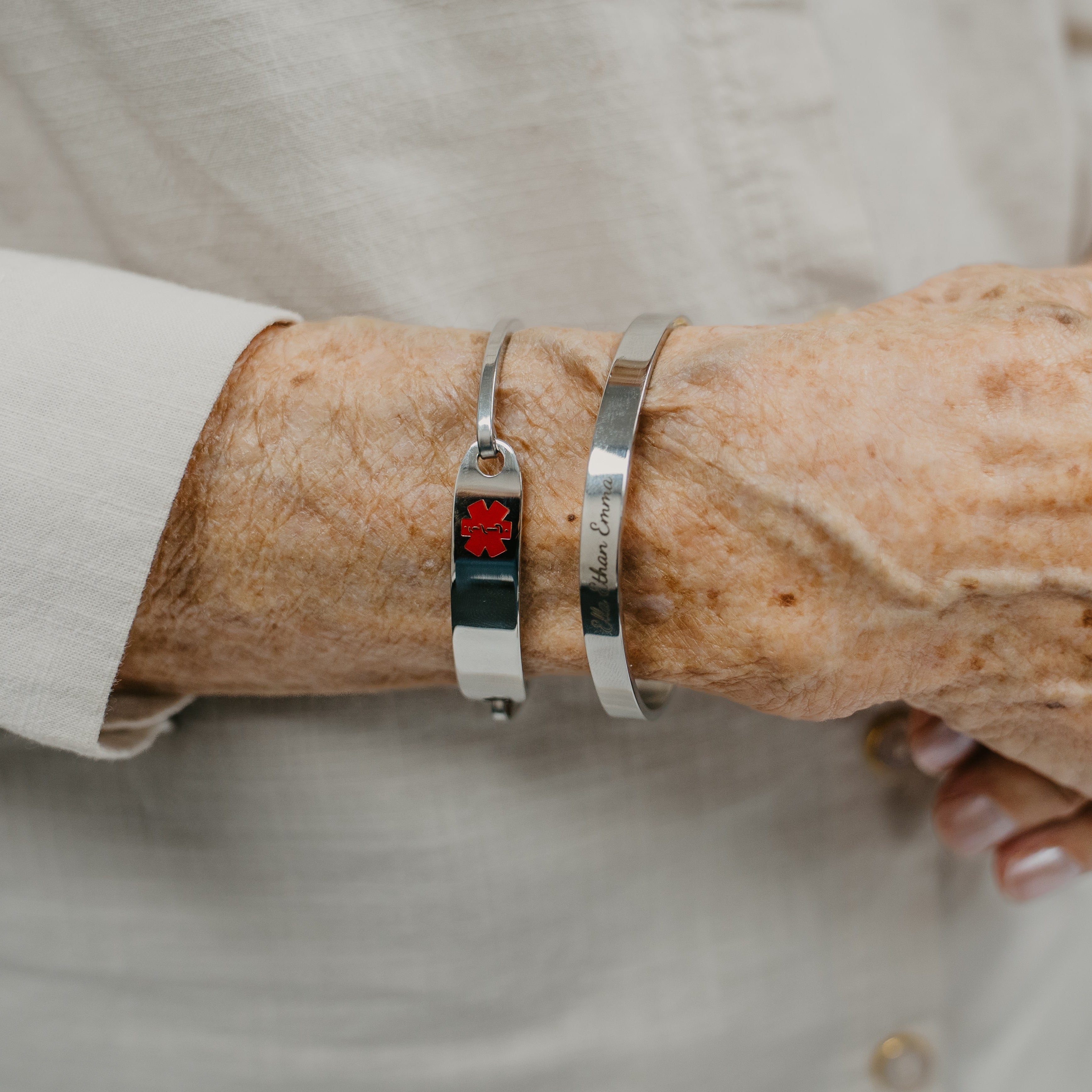 MADDISON SILVER PERSONALISED MEDICAL ALERT BANGLE