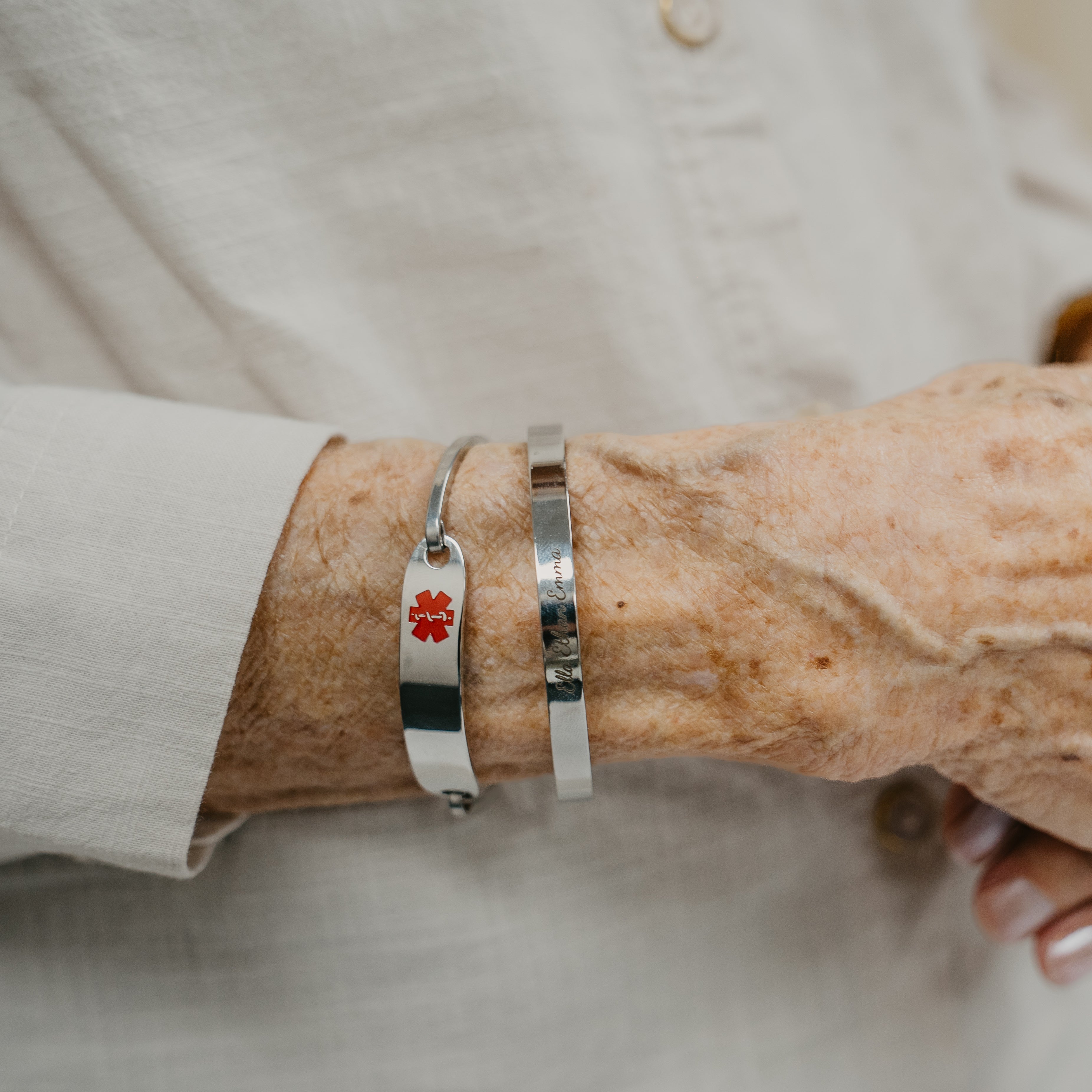 MADDISON SILVER PERSONALISED MEDICAL ALERT BANGLE