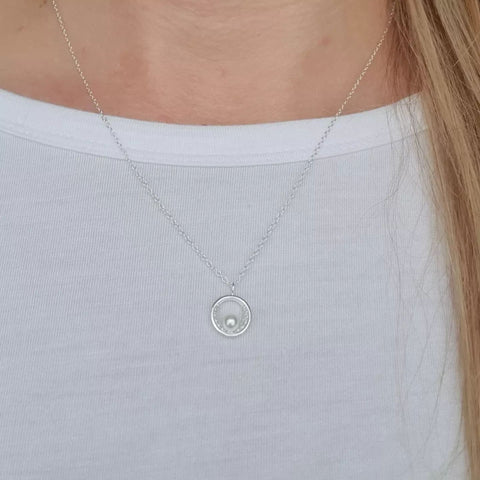 Silver circle necklace with pearl