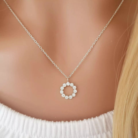 Silver flower circle necklace